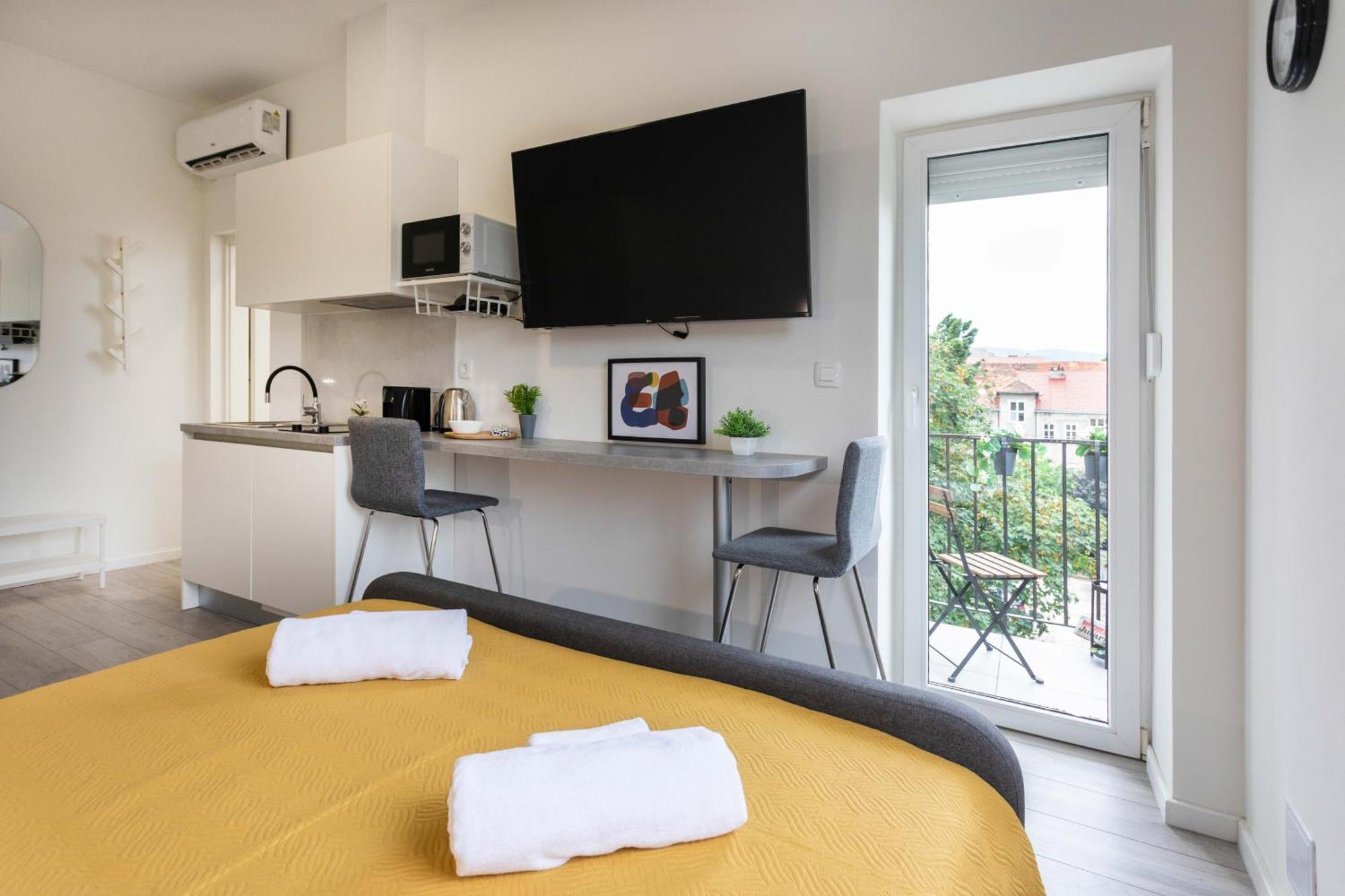 Bright And Modern Apartments In City Center 자그레브 외부 사진