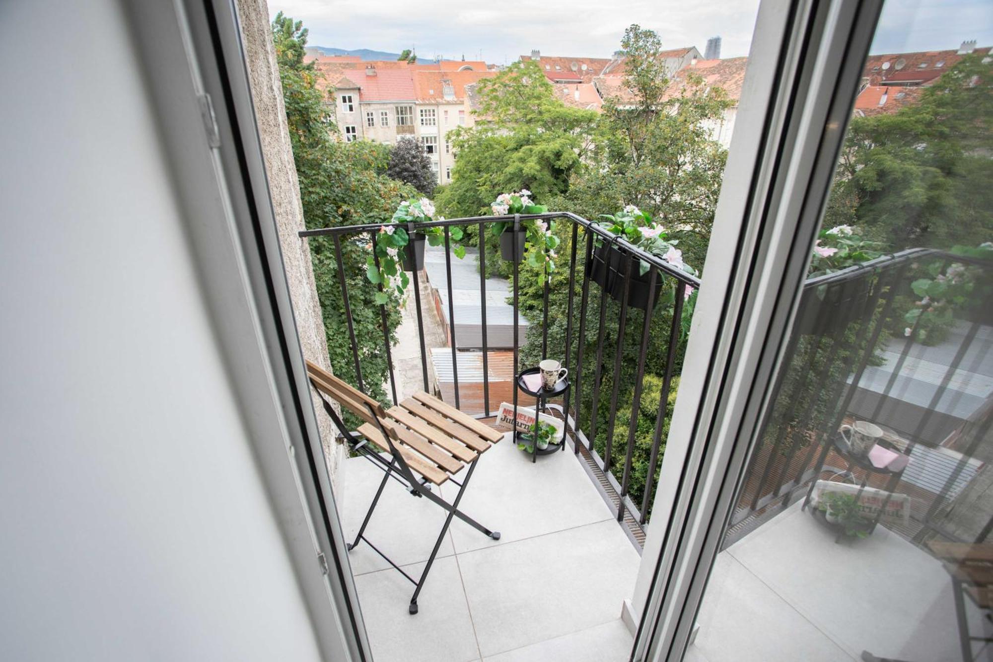 Bright And Modern Apartments In City Center 자그레브 외부 사진